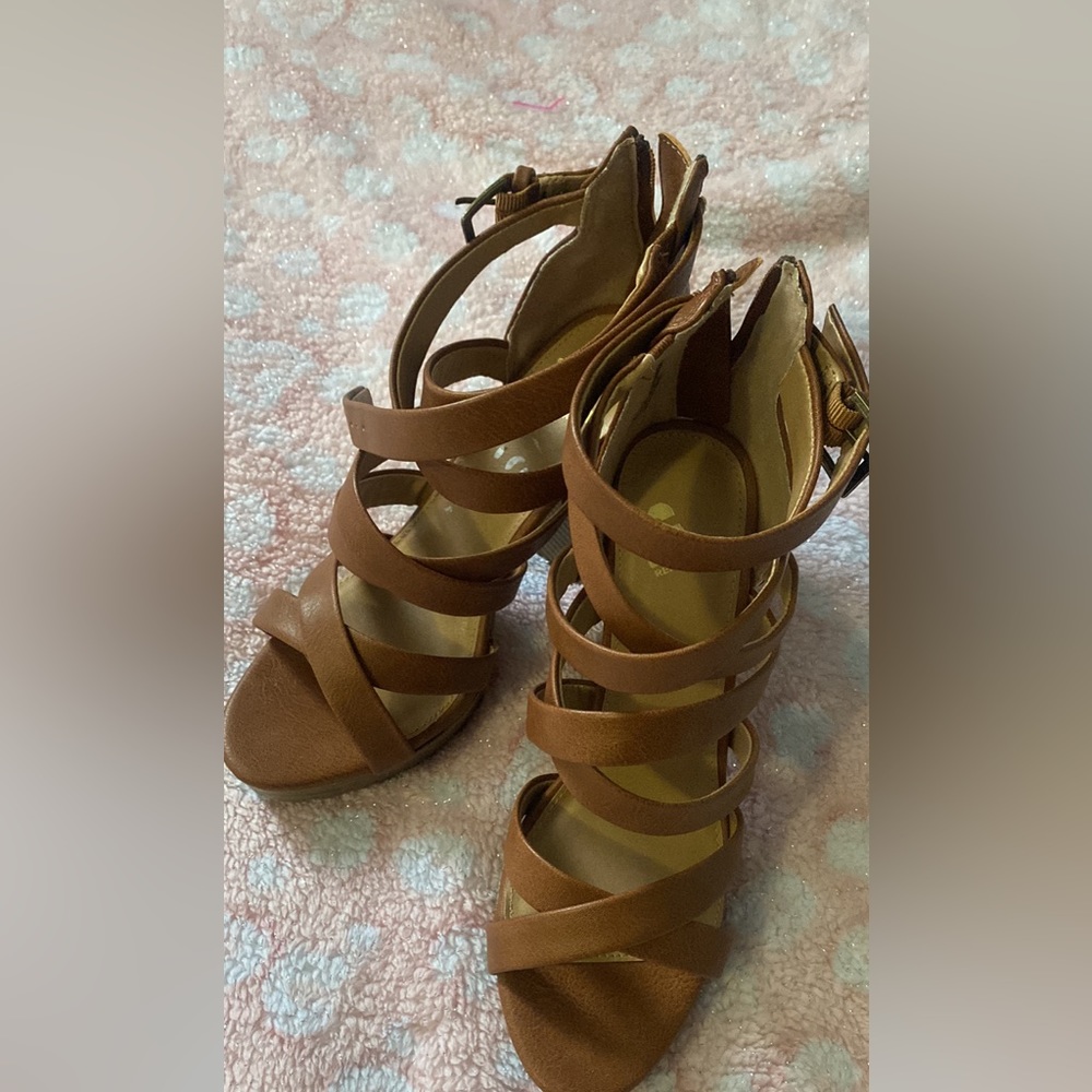 Womens shoes size 8